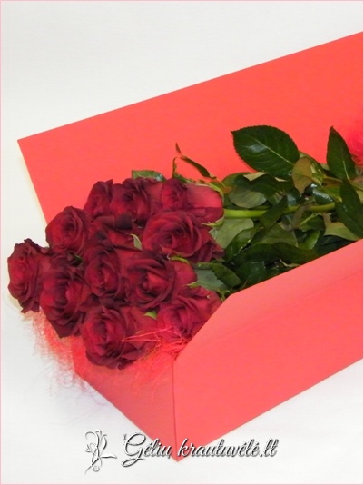 Raudonų rožių siurprizas dėžutėje tik Klaipėdos regione